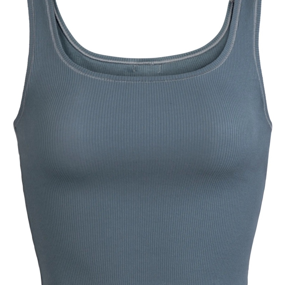 Skims cotton rib tank still in packaging. Size small. Kynate color